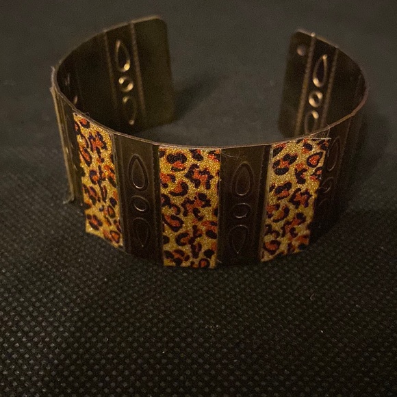 Vintage brass with leopard fabric cuff bracelet - Picture 5 of 9